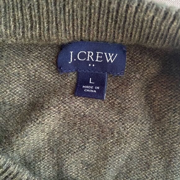 J crew olive green men's sweater with round neck and two buttons size Large - Picture 3 of 10